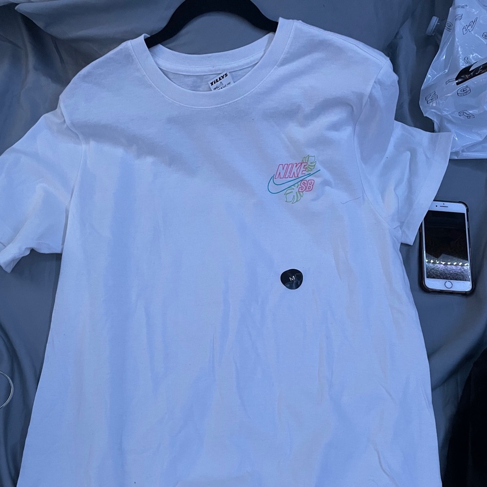 white Nike sb t shirt